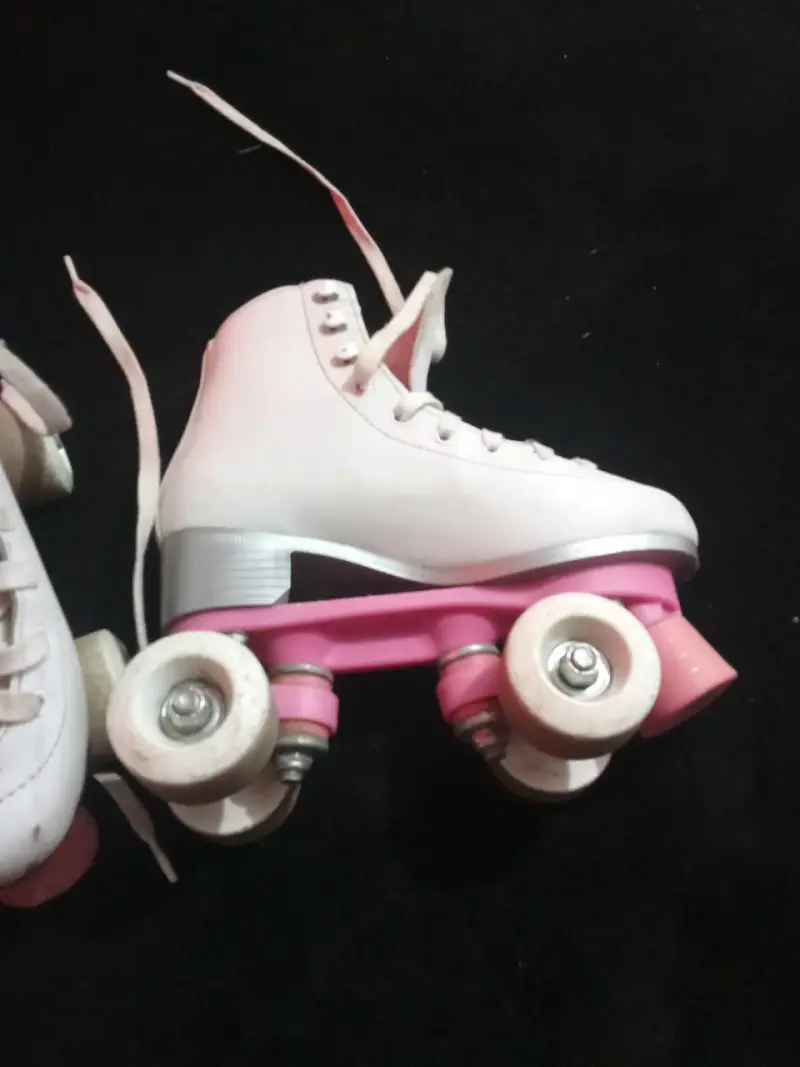 Patines de Cuatro Ruedas Blancos - 4