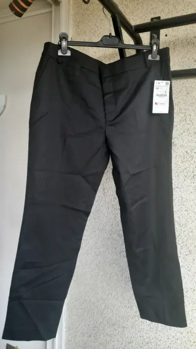 Pantalón negro  Zara nuevo con etiqueta. - miniatura 1