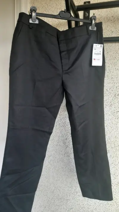 Pantalón negro  Zara nuevo con etiqueta. - miniatura 4