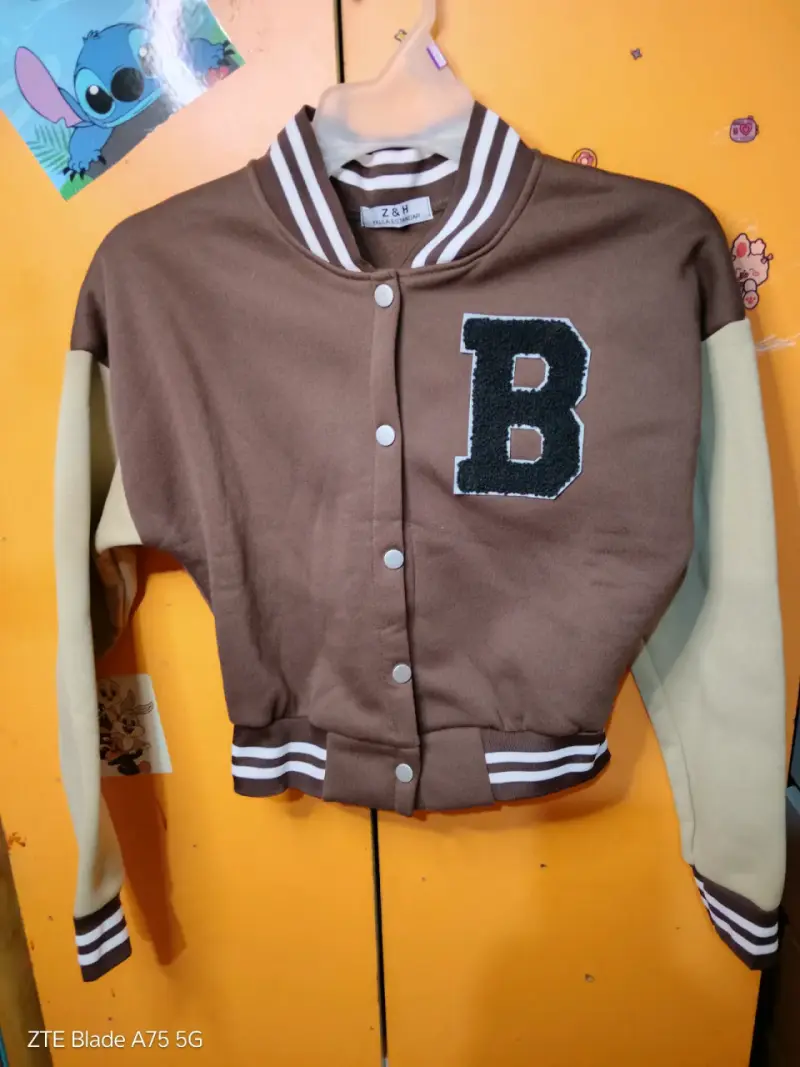 Chaqueta bomber marrón y beige