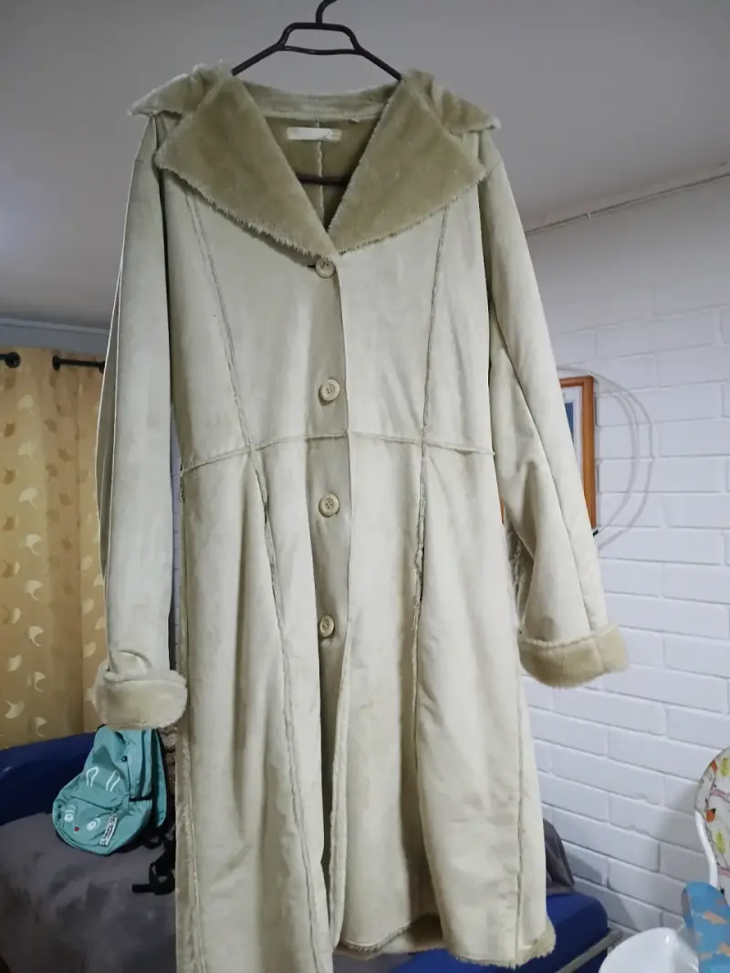 Abrigo beige con forro aterciopelado