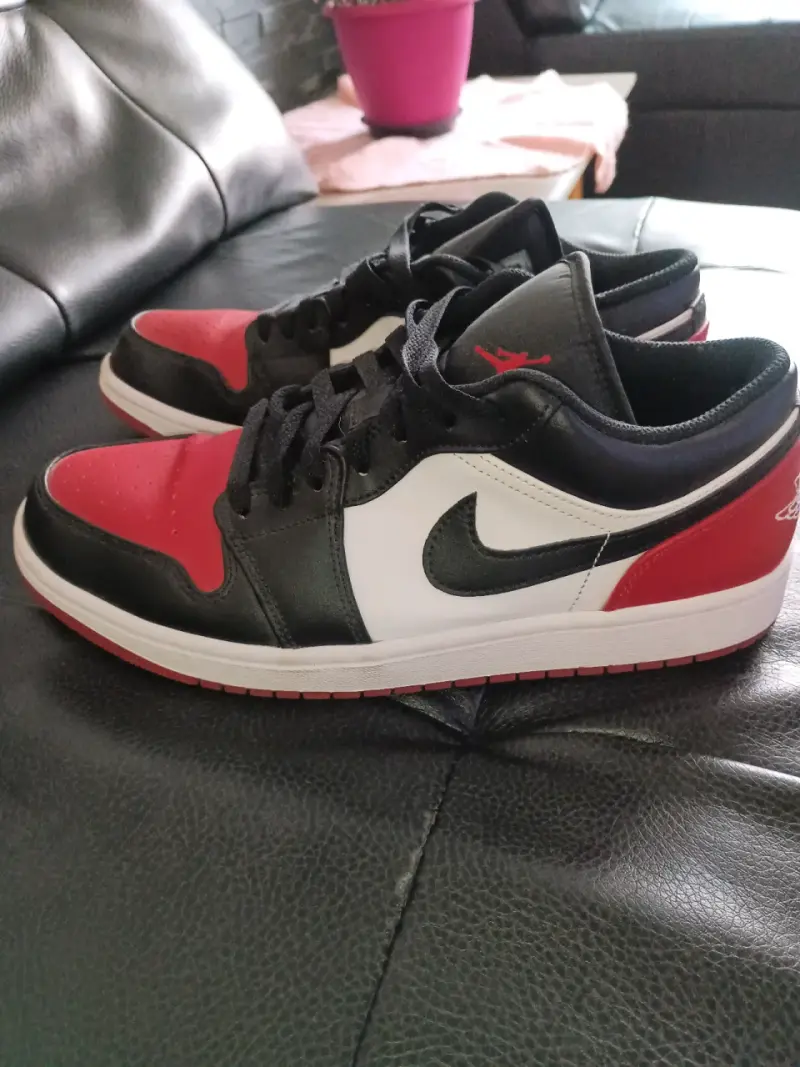 Zapatillas deportivas negras y rojas - 2