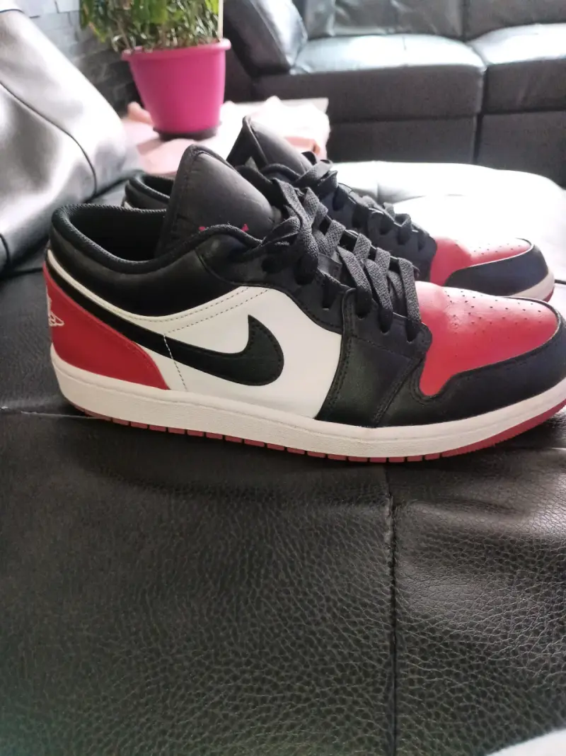 Zapatillas deportivas negras y rojas - 4