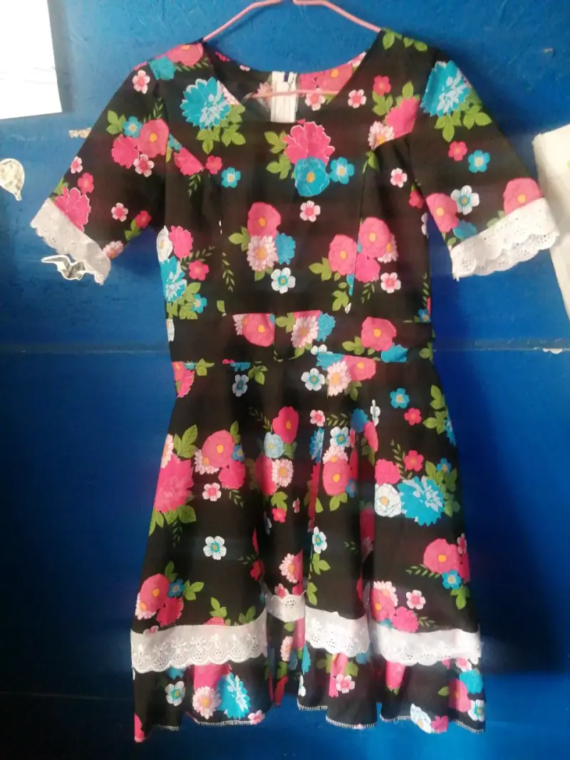 Vestido floral colorido