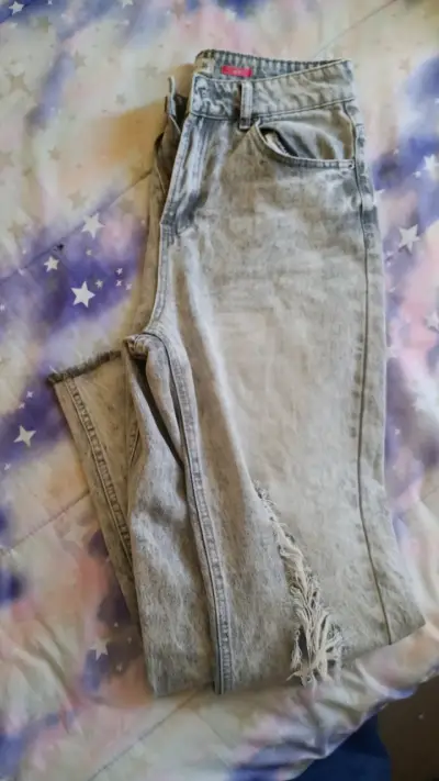Jeans gris desgastado - miniatura 1