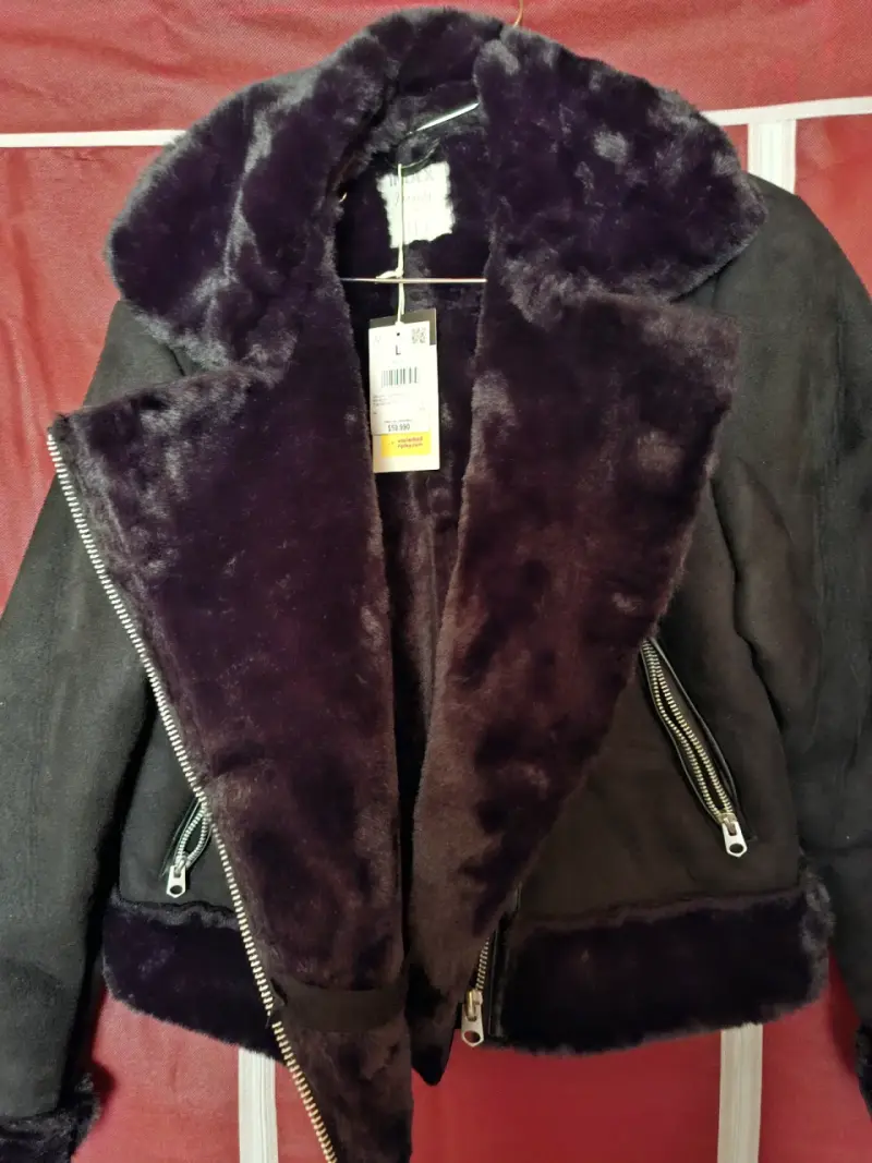 Chaqueta negra con piel sintética - 2