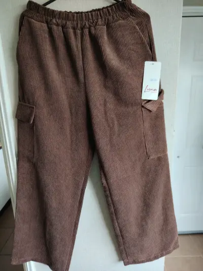 Pantalones marrones de corduroy - miniatura 1
