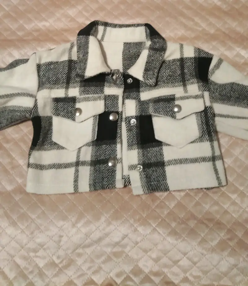 Chaqueta a cuadros blanco y negro