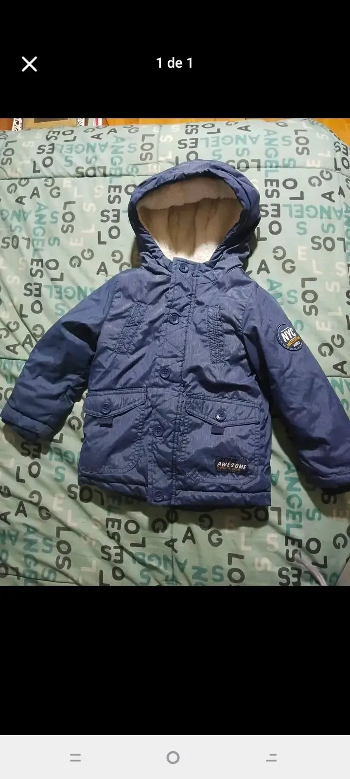 Chaqueta infantil azul con capucha