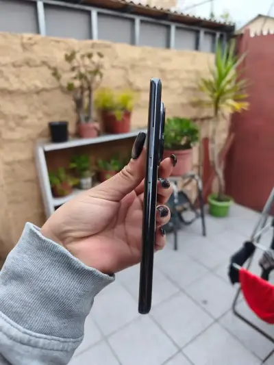 Teléfono Redmi 5G en buen estado - miniatura 6
