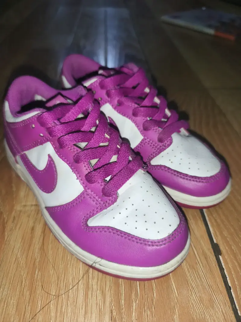 Zapatillas deportivas rosadas y blancas - 2