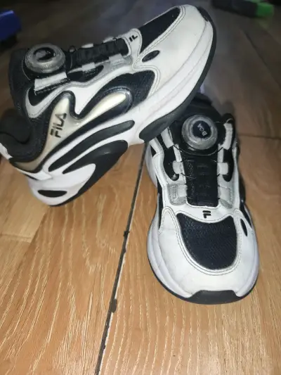 Zapatillas deportivas rosadas y blancas - miniatura 4