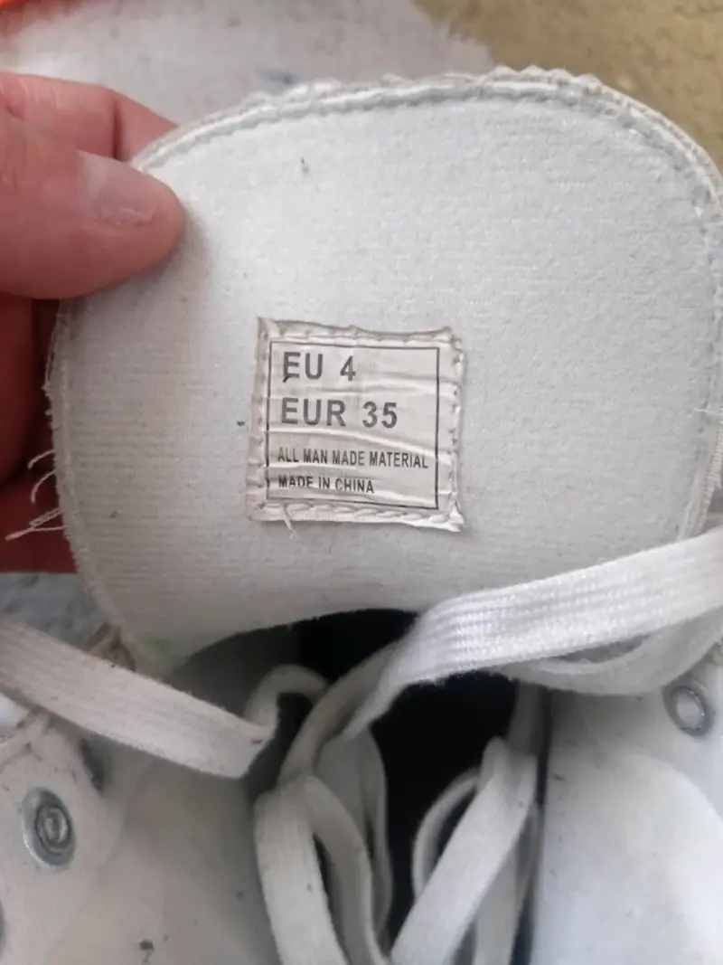 Patines de cuatro ruedas blancos - 2