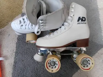 Patines de cuatro ruedas blancos - miniatura 3