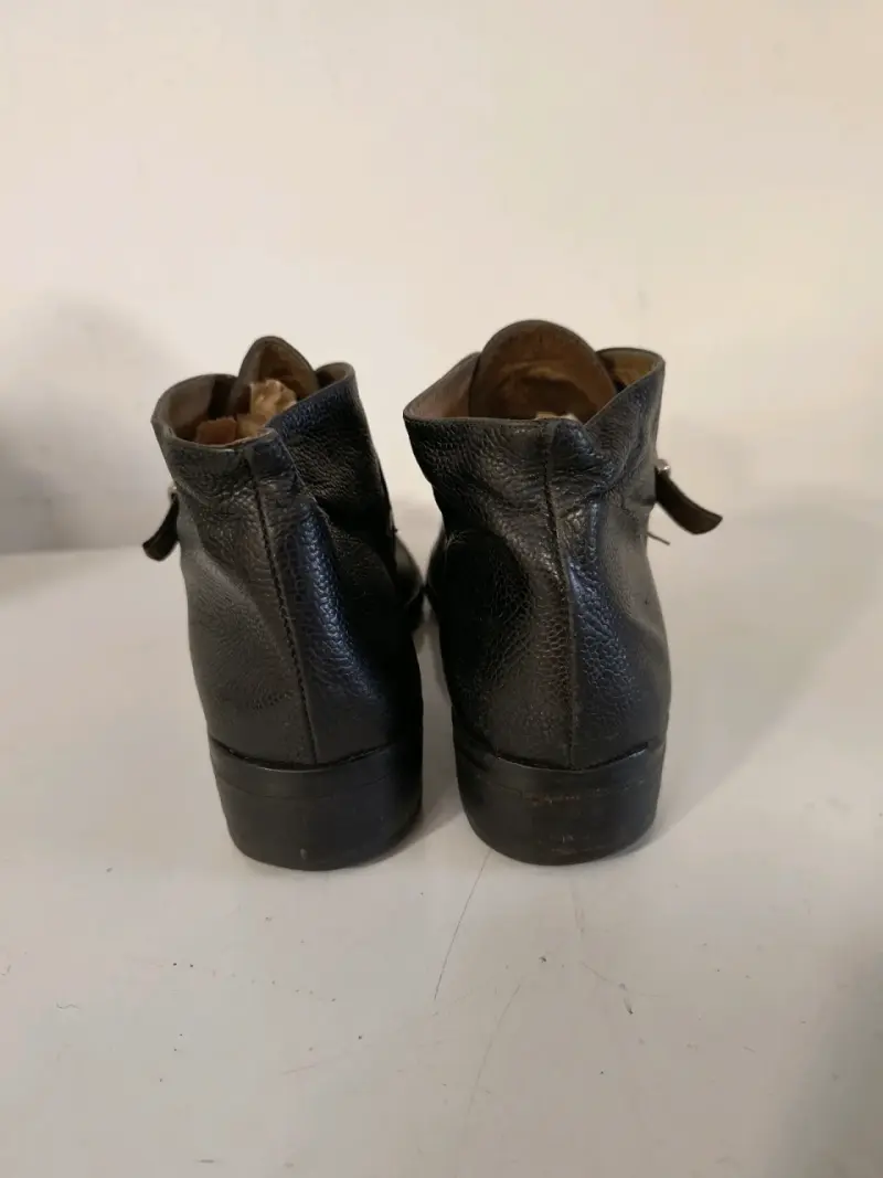Botines de cuero negros con hebilla - 2