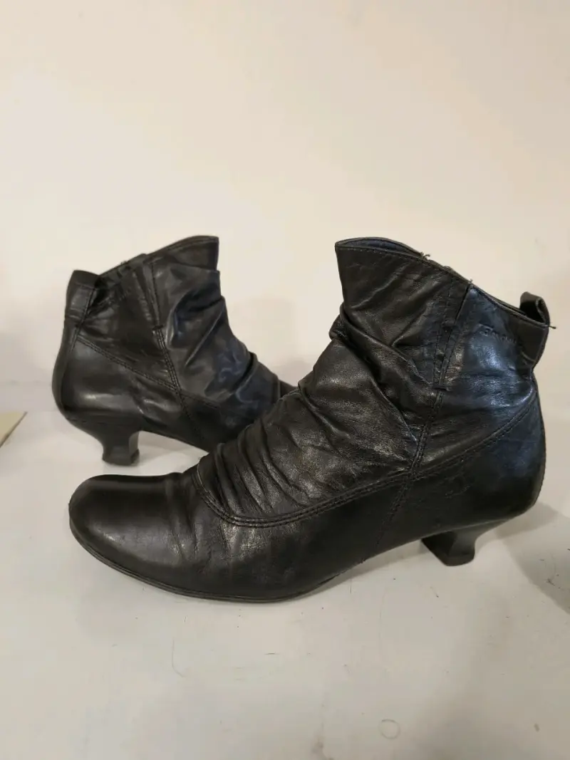 Botines negros de cuero - 1