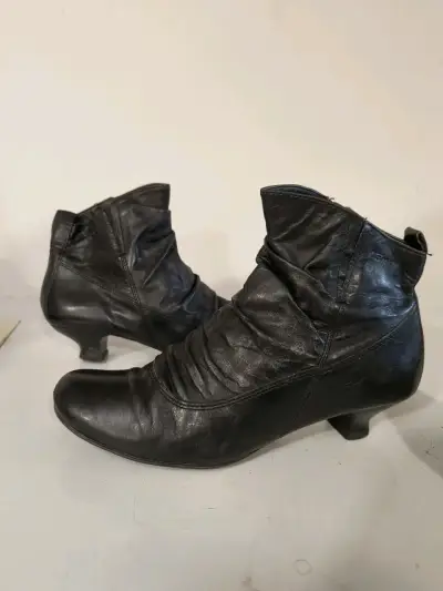 Botines negros de cuero - miniatura 1
