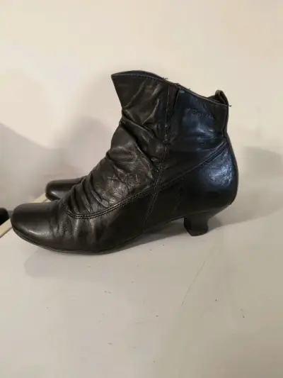 Botines negros de cuero - miniatura 2