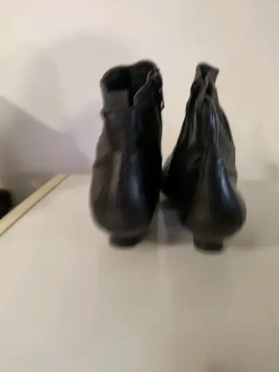Botines negros de cuero - miniatura 3