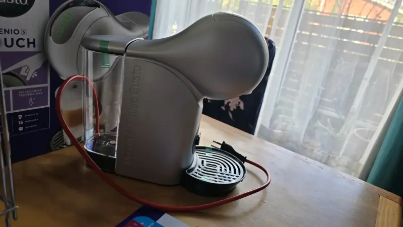 Cafetera Nescafé Dolce Gusto Genio S Touch - 4