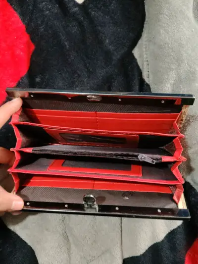 Cartera de mano con estampado pitón - miniatura 2
