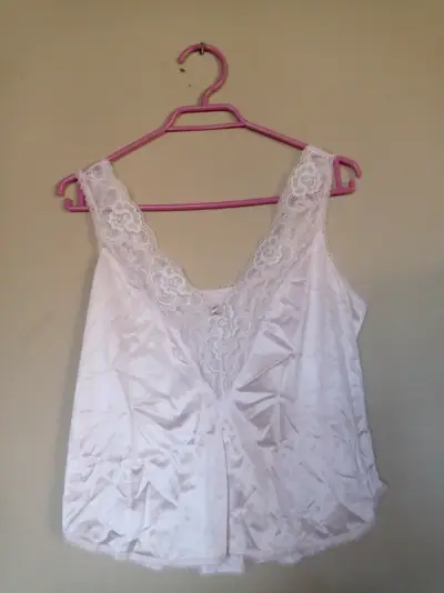 Polera con encaje estilo lencería - miniatura 1