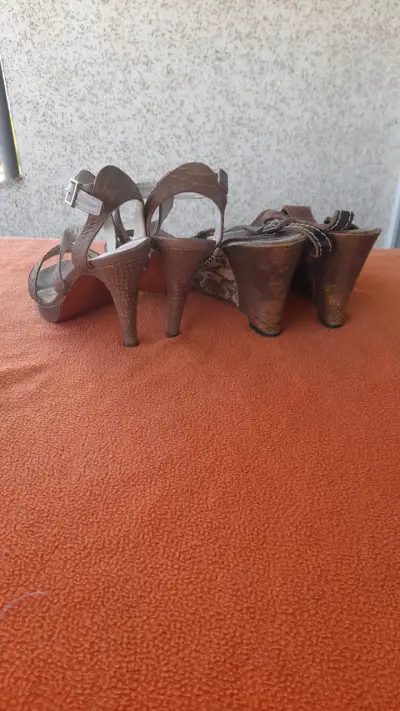 Sandalias Pollini de taco alto marrones - miniatura 3