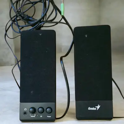 Parlantes Genius negros - miniatura 1