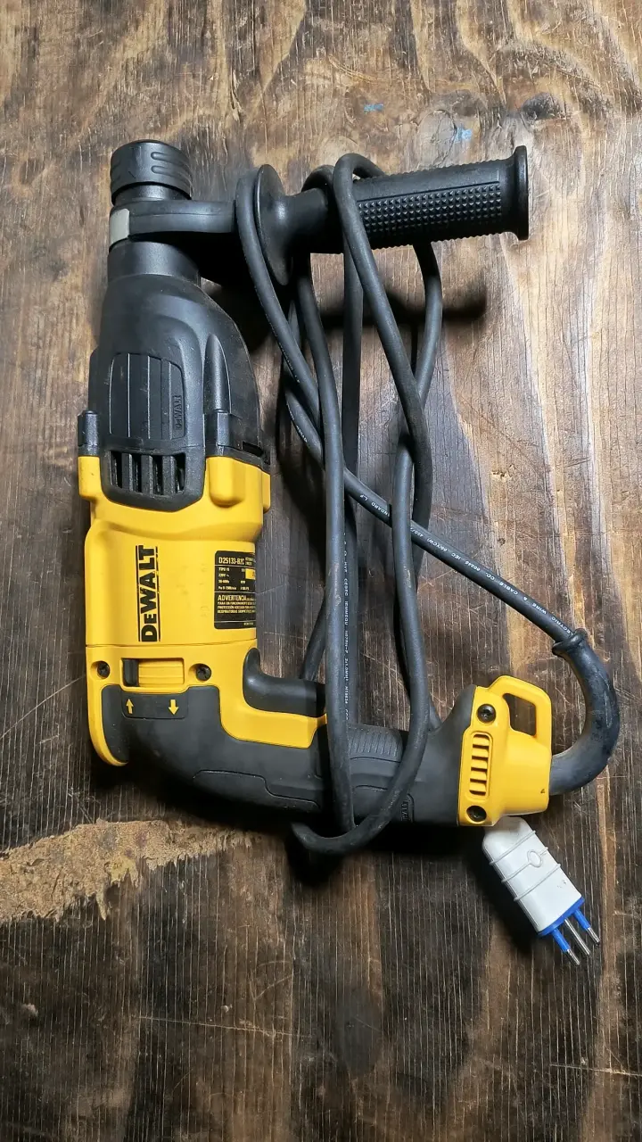 Taladro rotativo DeWalt amarillo - 1