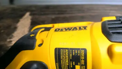 Taladro rotativo DeWalt amarillo - miniatura 3