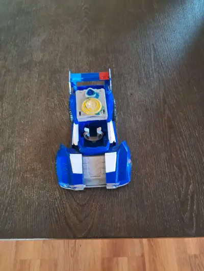 Auto de juguete azul con detalles paw patrol - miniatura 2