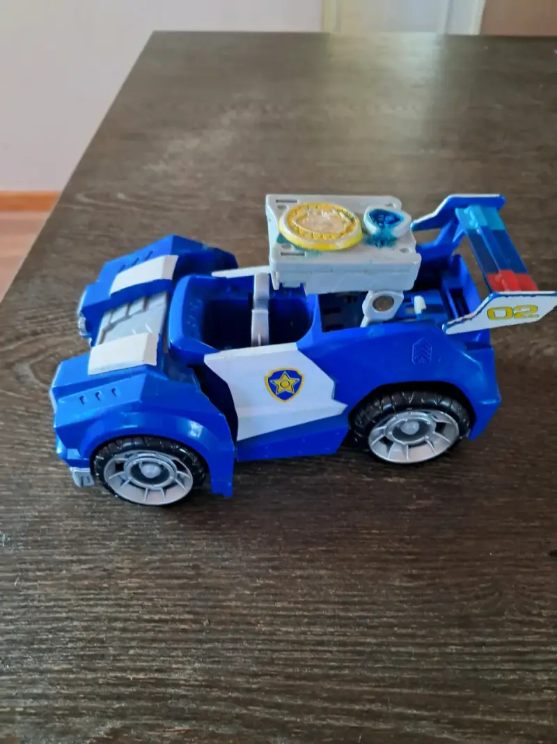 Auto de juguete azul con detalles paw patrol - 3