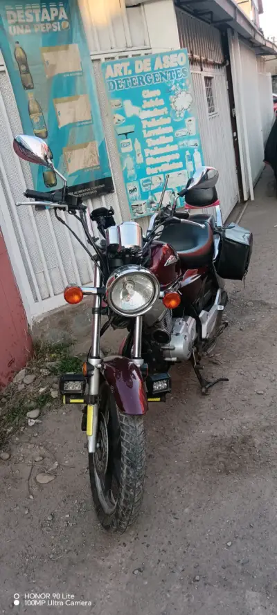 Moto clásica 150cc roja - miniatura 1