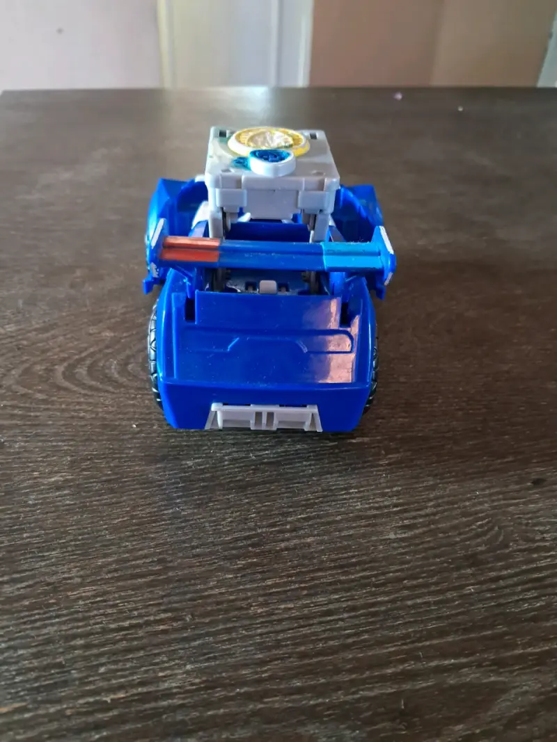 Auto de juguete azul con detalles paw patrol - 4