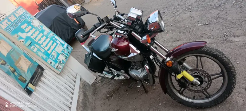 Moto clásica 150cc roja - 2