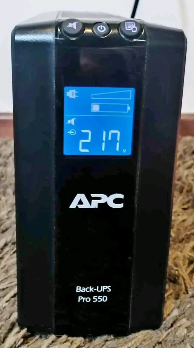 Respaldo de energía APC 550VA - 2