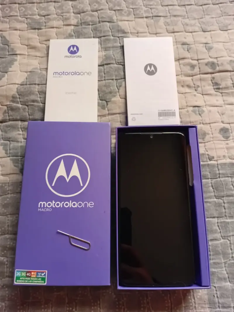 Motorola One Macro smartphone - 1