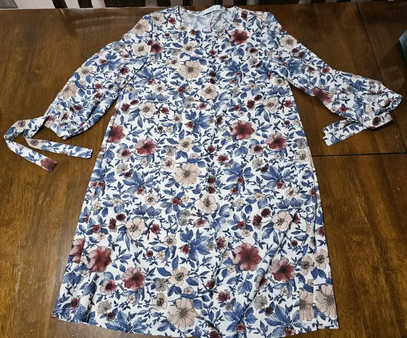 Vestido floral con mangas largas - 1