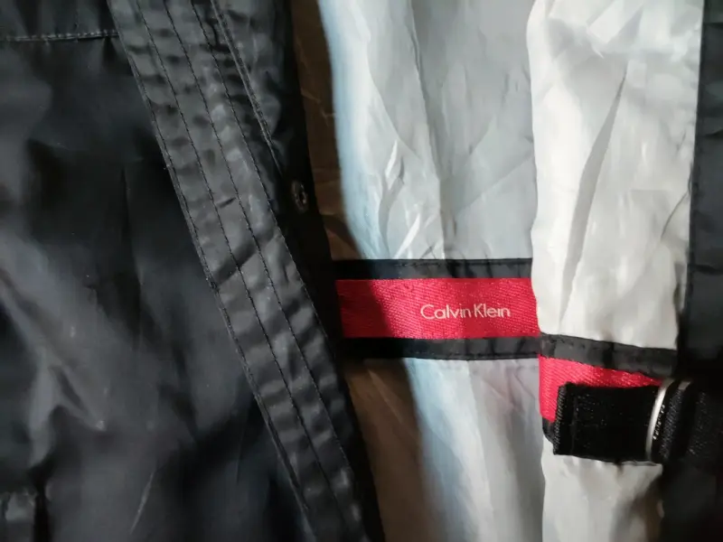 Parka negra impermeable CK - 4