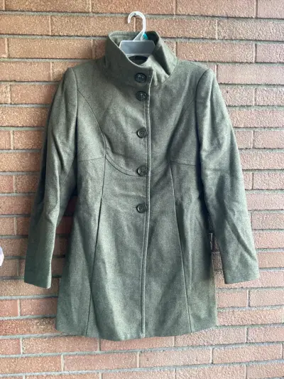 Abrigo verde musgo talla 38 a 40, entallado - miniatura 1