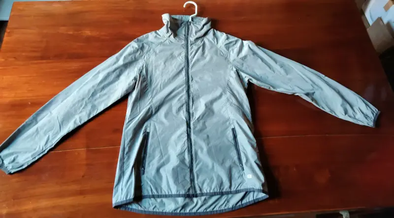 Chaqueta rompevientos gris - 1