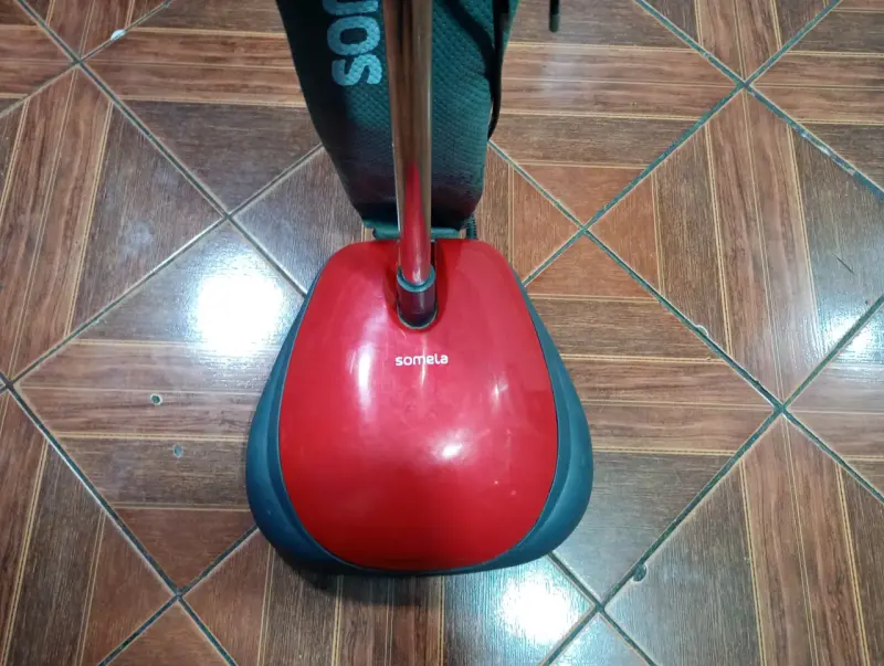 Lustra aspiradora vertical Somela roja - 3