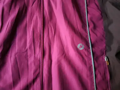Chaqueta cortaviento fucsia y gris - miniatura 2