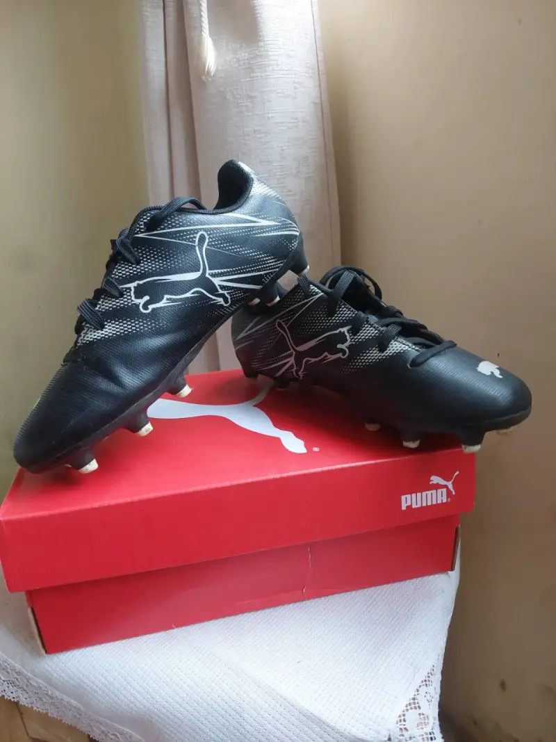 Zapatos de fútbol Puma negros - 1