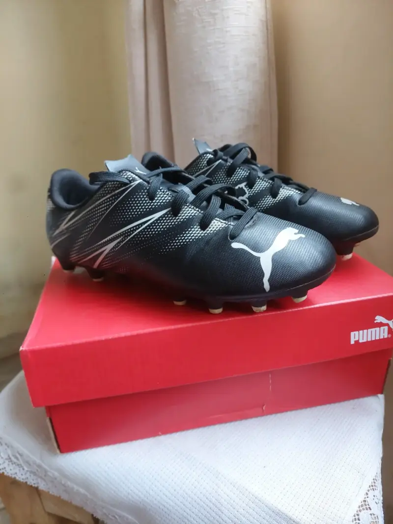 Zapatos de fútbol Puma negros - 3