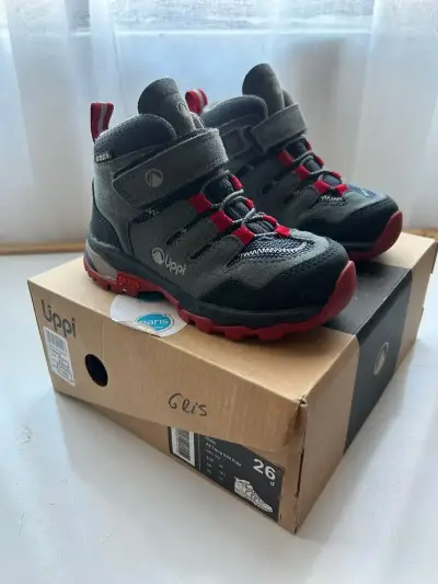 Botas infantiles grises y rojas - miniatura 1
