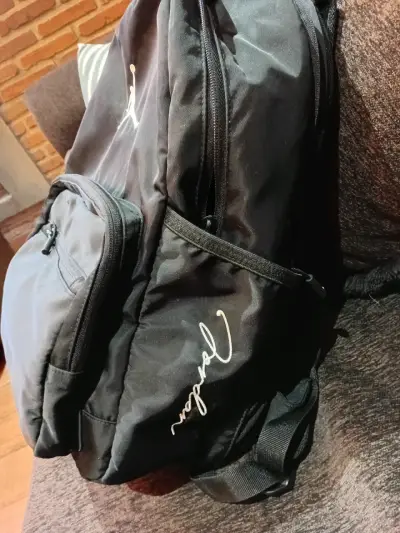 Mochila negra ligera - miniatura 3