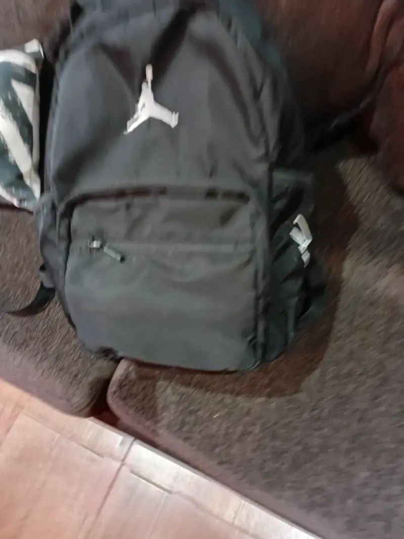 Mochila negra ligera - 5