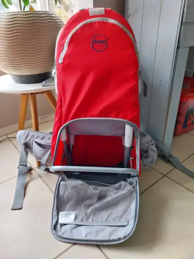Portabebé mochila rojo y gris - miniatura 3