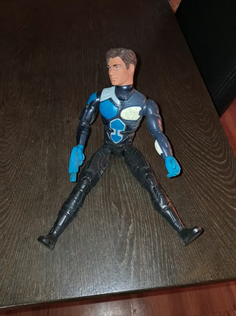 Figura de acción de superhéroe - 1
